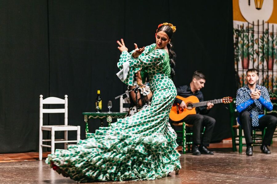 Torremolinos: Flamenco Show with Dinner and Drinks - A full Andalusian evening, not just a dance show