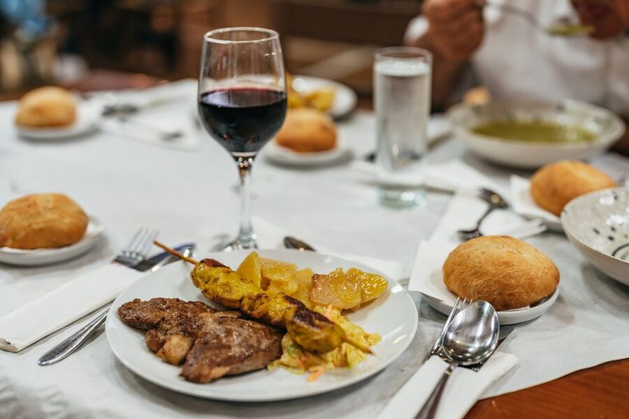 Torremolinos: Flamenco Show with Dinner and Drinks - Dinner starts with a practical one-hour meal