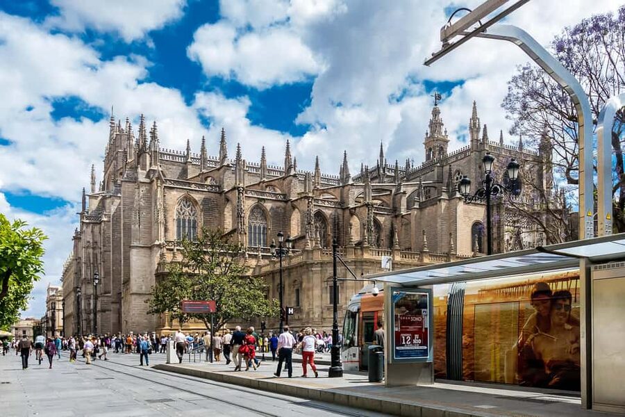 Unforgettable Seville: Tour of Seville and the Jewish Quarter + Flamenco Show - The flamenco show near the Cathedral