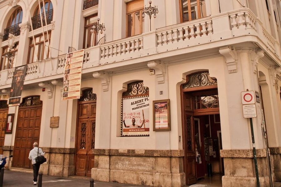 Valencia: Flamenco Show TEATRE TABLAO FLAMENCO in Teatro Talia - What the $26 ticket delivers